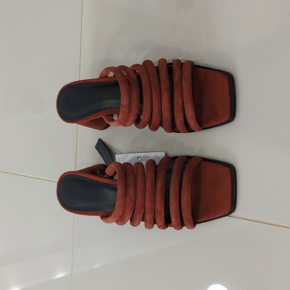 NIB Mango Strappy Mules sz 6 - Picture 3 of 10